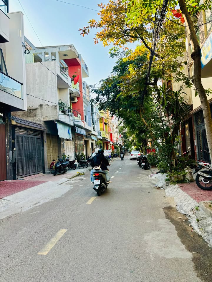 Nhà Mặt Tiền Huỳnh Thúc Kháng, Pleiku - 70m², 3 Tầng, Full Nội Thất