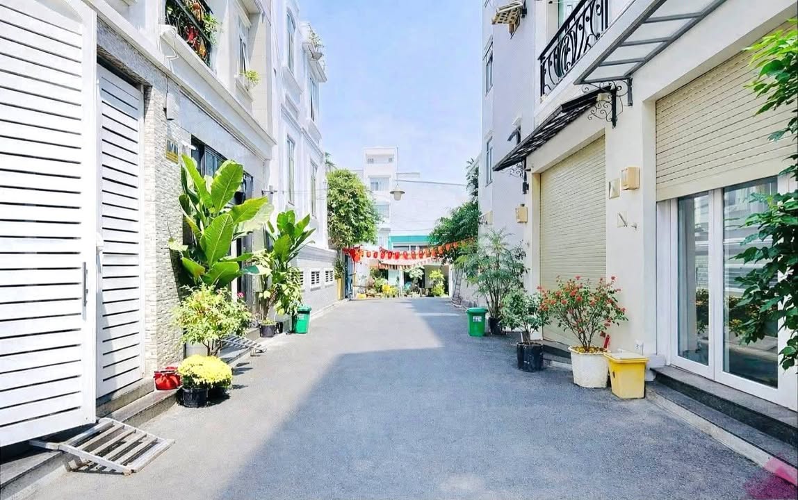 Nhà 4 Tầng Hẻm Xe Hơi 40m² Bình Tân Giá 4 Tỷ - Sẵn Sàng Đón Tết