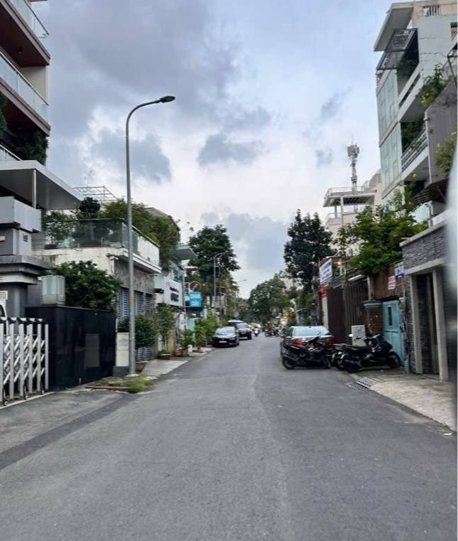 Nhà 4 Tầng Mặt Tiền Bạch Mã, Quận 10 - Giá Chỉ 3.9 Tỷ, Sổ Đỏ Sẵn Sàng