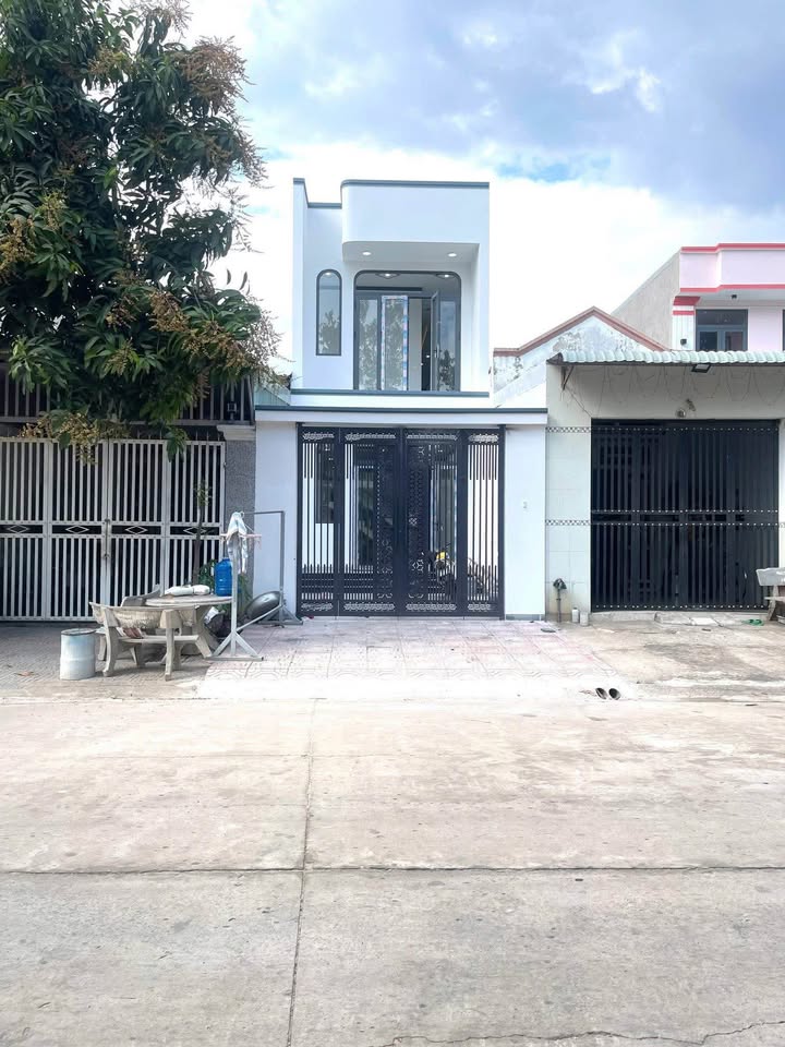 Nhà phố KCN Mỹ Phước 3, Bến Cát 100m² - Ô tô vào tận nhà!