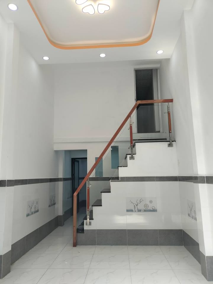 Nhà Hóc Môn 32m² giá 1.29 tỷ - Sổ đỏ chính chủ, vào ở ngay!