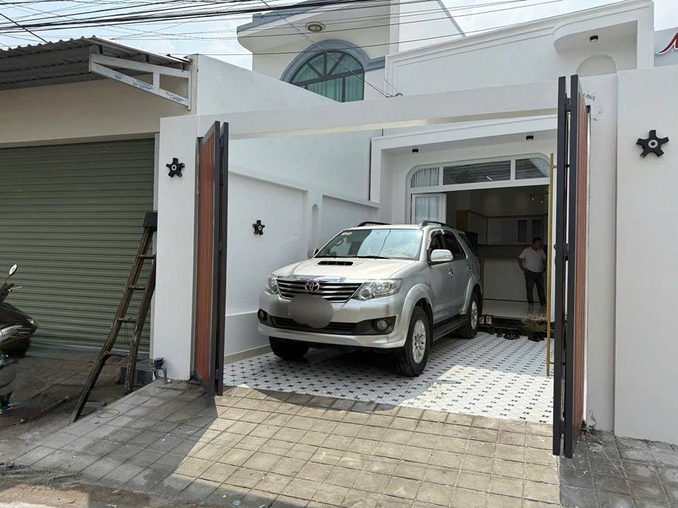 Nhà Mặt Tiền Thống Nhất, Bến Tre - 130m² Tặng Nội Thất Cao Cấp