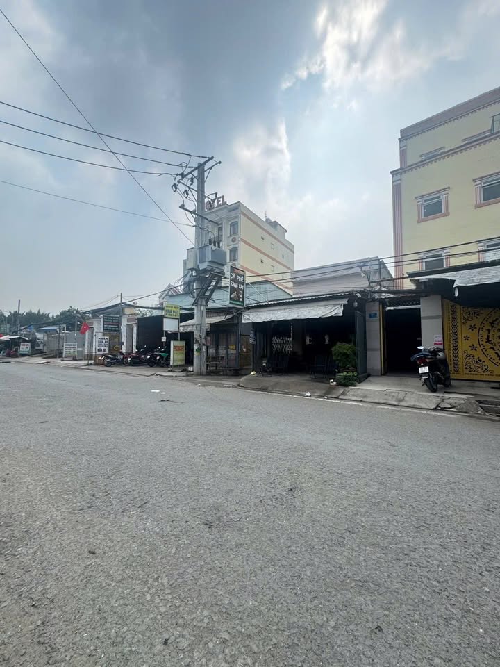 Nhà Phố Mặt Tiền Tân Liêm, Bình Chánh 25 tỷ - Dòng tiền 60 triệu/tháng!