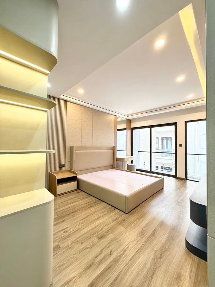 Nhà Riêng Phố Ngọc Thụy 50m² - Sổ Nở Hậu, 7 Tầng Thang Máy!