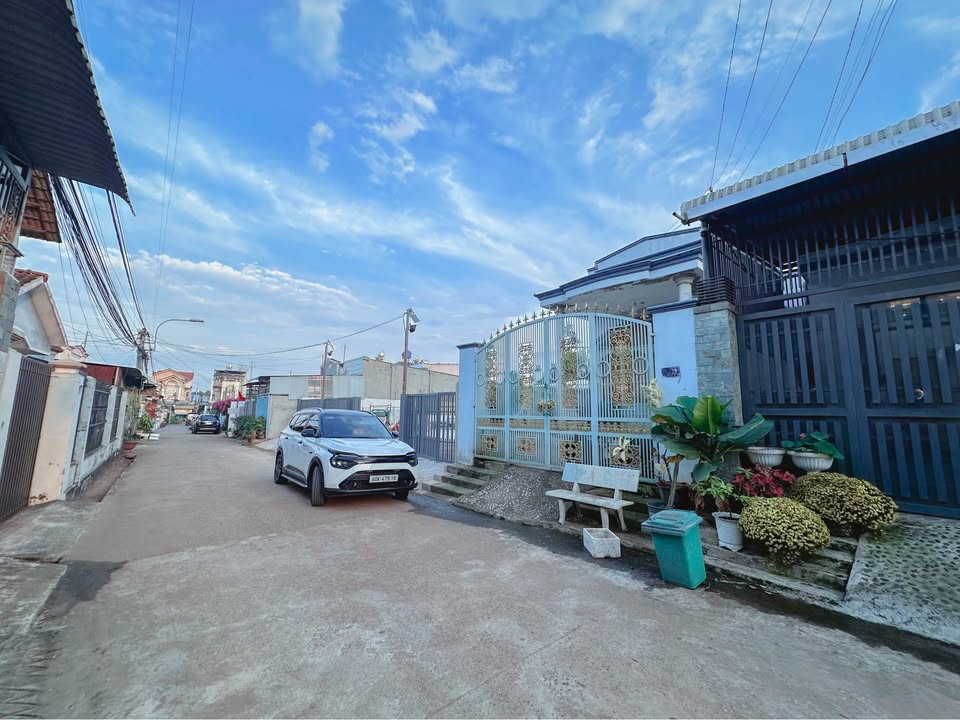 Nhà Phố Trung Tâm Long Khánh 125m² - Mặt Tiền Kinh Doanh, Giá Tốt!