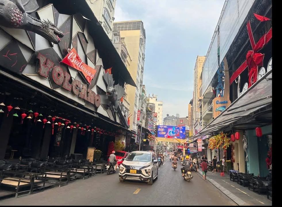 Nhà phố Quận 1 178m² 4.5 tỷ - Vị trí đắc địa!