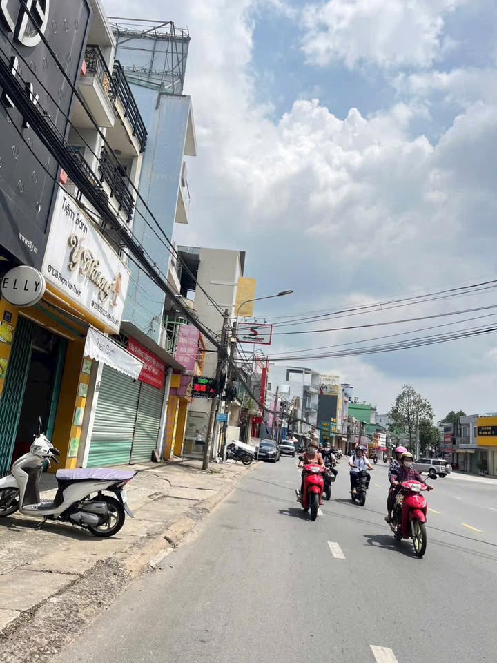 Nhà phố Phạm Văn Thuận, Biên Hòa 174m² - Mặt tiền kinh doanh đắc địa!