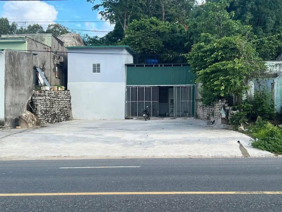 Đất Kèm Nhà Cấp 4 Quốc lộ 1A, Hàm Thuận Nam 320m² Giá Tốt Hiếm Có!