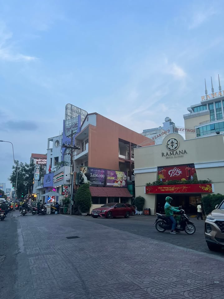 Nhà Phố Lê Văn Sỹ, Q3 34m² chỉ 8.25 tỷ - Vị trí đắc địa, hẻm xe hơi!