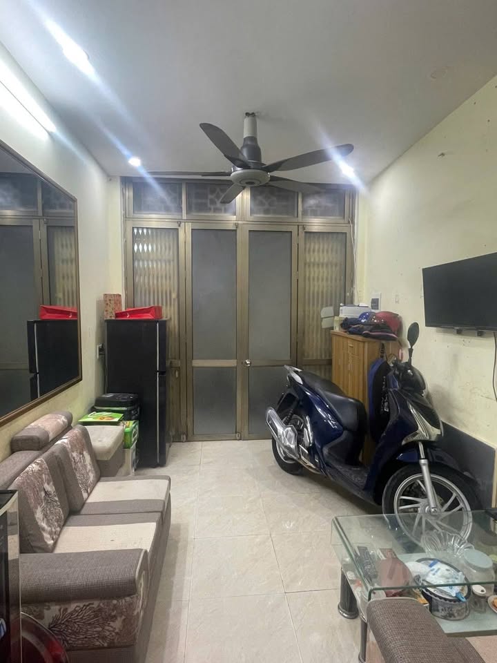 Nhà nguyên căn Phố Văn Cao Tây Hồ 8.5 triệu - Sẵn sàng ở ngay!