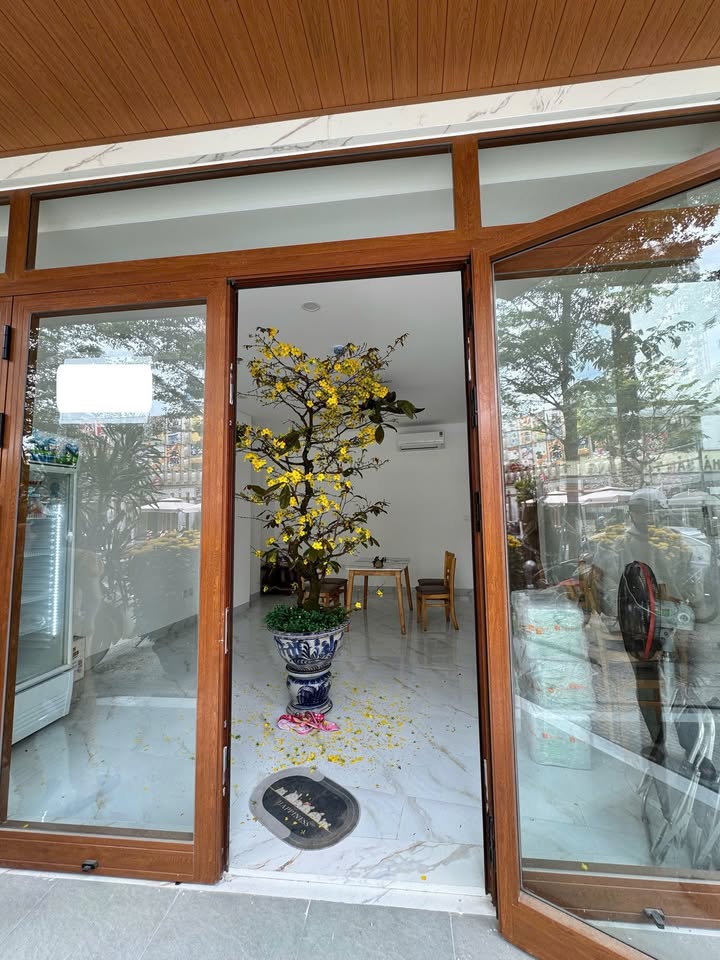 Mặt bằng 35m² đường Hồ Nghinh, Đà Nẵng - Kinh doanh sầm uất