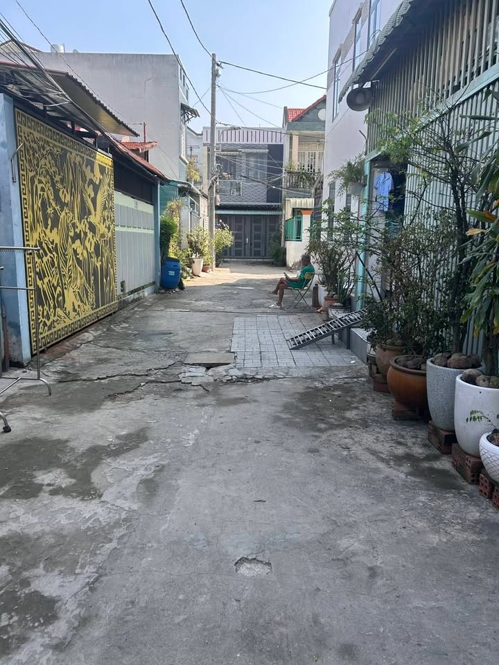 Bán Gấp Nhà Cấp 4 178m² Mặt Tiền Nguyễn Duy Trinh, TP Thủ Đức - 8.88 Tỷ