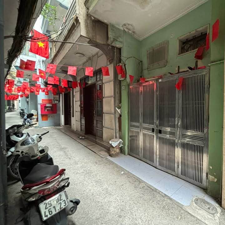 Nhà riêng Đống Đa 45m² giá 8.2 tỷ - Vị trí đẹp gần mặt phố Xã Đàn!