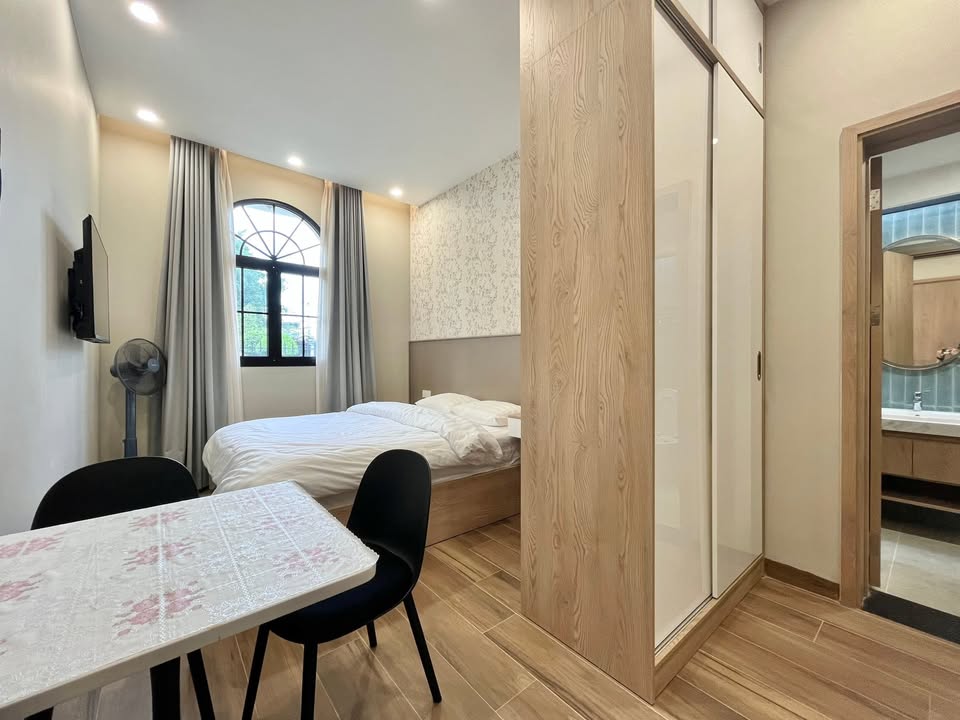 Cho thuê căn hộ ban công Bùi Tá Hán, TP. Thủ Đức - Full nội thất, dọn vào ở ngay