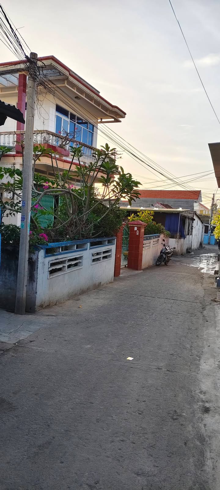 Nhà Góc 2 Tầng Gần Biển Dốc Lết, 233m² - Sổ Đỏ Thổ Cư