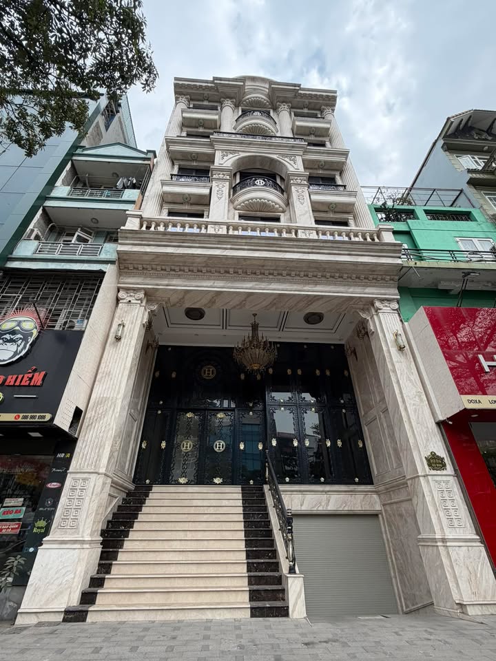 Mặt bằng kinh doanh Phố Bà Triệu, 70m² x 3 tầng - Giá 45 Triệu/tháng