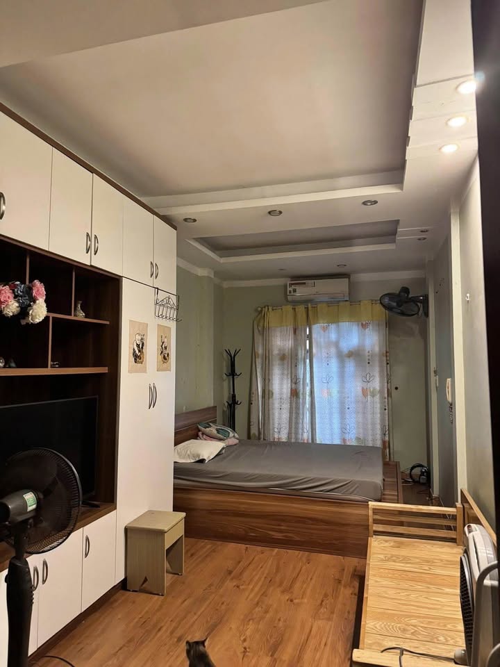 Cho thuê nhà phố mặt tiền KD 30m² x 4T - Phố Phương Mai, Đống Đa