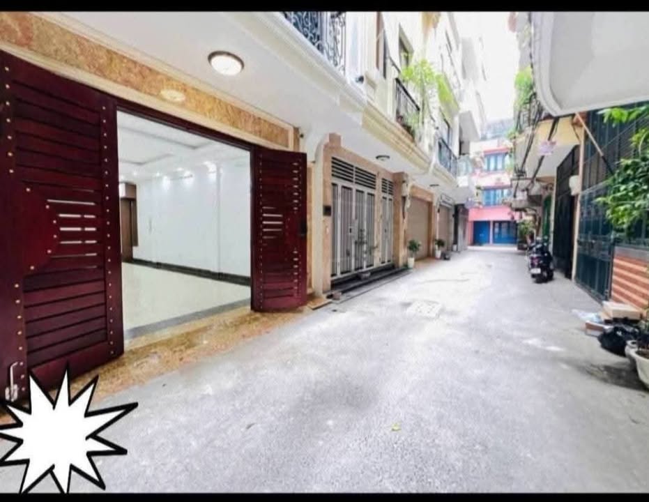 Nhà riêng Hoàng Cầu 60m² - Ô tô vào tận nhà, sẵn sàng ở ngay!