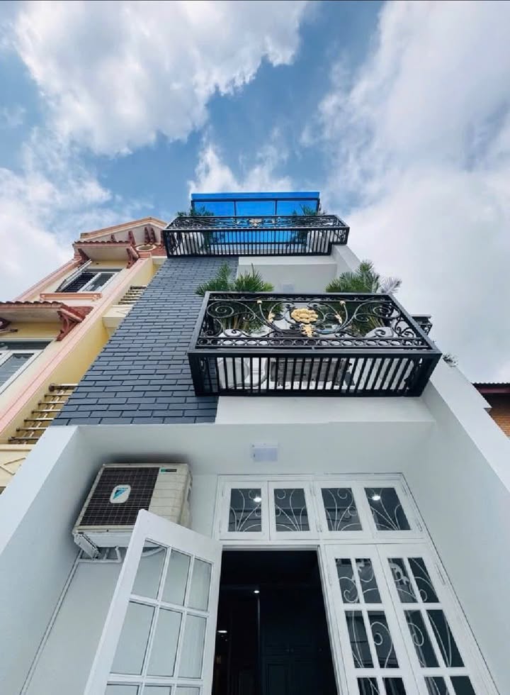 Nhà 79m² Đường Đức Giang, Long Biên - Ô tô vào nhà, Sổ đỏ chính chủ 16 tỷ