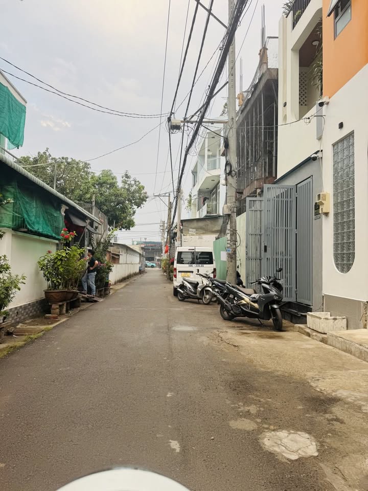 Nhà Cấp 4 Thủ Đức 103m² giá 6.5 tỷ - Hẻm xe tải, Chính chủ bán!