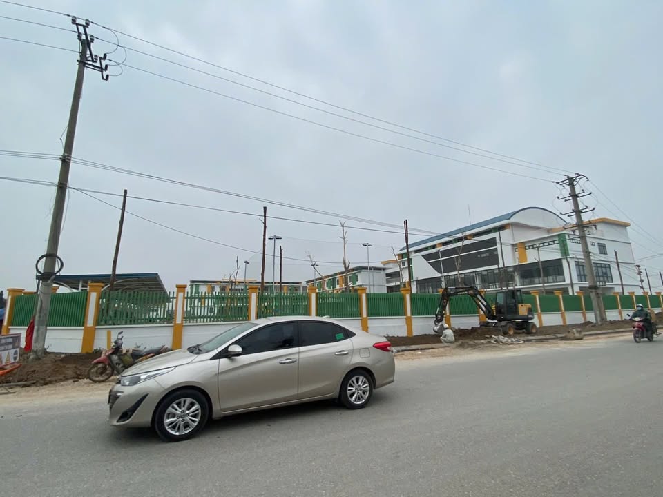 Bán Nhà Lô Góc 3 Tầng Xã Lỗ Khê, Đông Anh - Ô Tô Đỗ Cửa, 110m² Giá 6.6 Tỷ