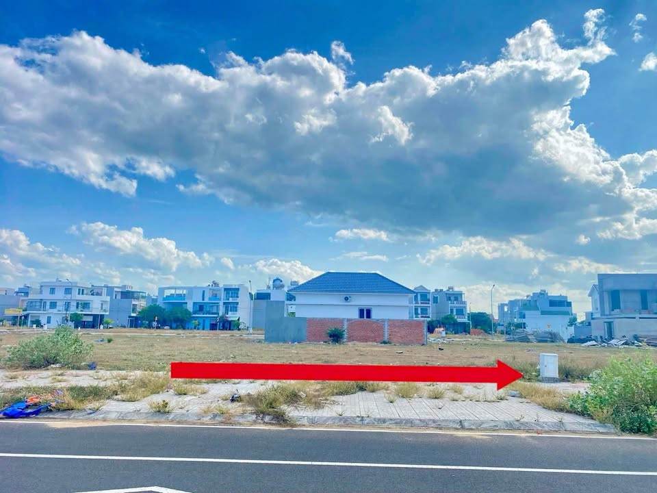 Đất biệt thự Phan Chu Trinh Tuy Hòa 350m² - Giá 5.8 tỷ, gần biển