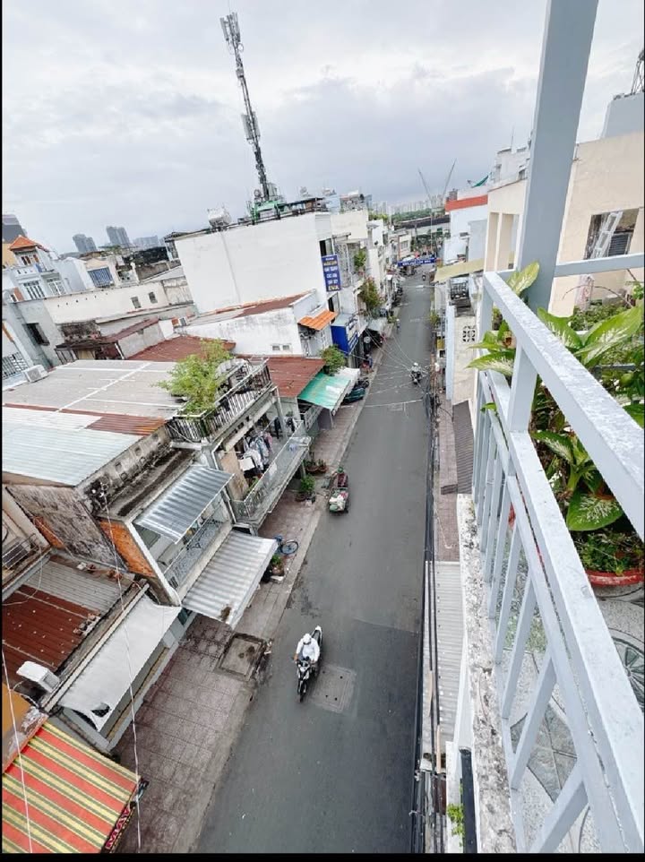 Nhà mặt tiền Nguyễn Thần Hiến Quận 4 28m² giá 6.9 tỷ - Vị trí đắc địa