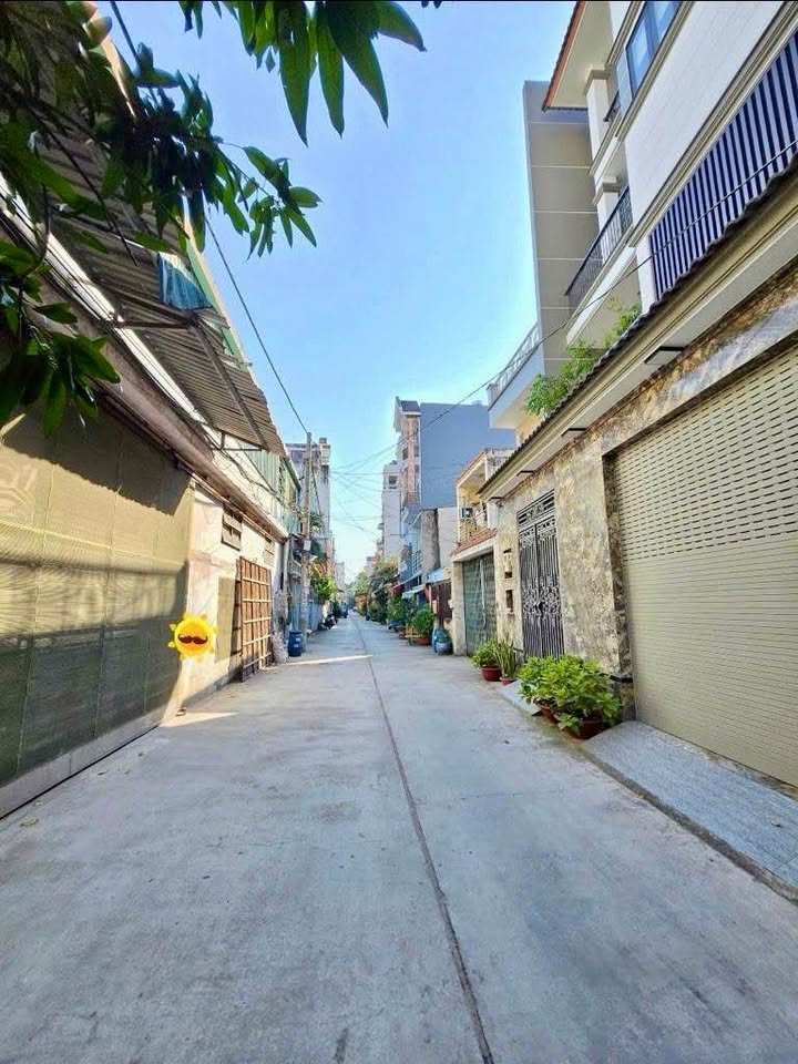 Nhà Vườn Lài Tân Phú 80m² 3 tầng - Ô tô vào tận nhà, sẵn sàng ở ngay!