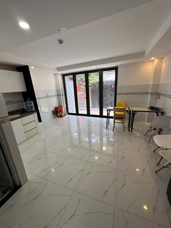 Kiot Tân Bình 6.5 triệu - Vị trí đắc địa, hẻm xe hơi, kinh doanh ngay!