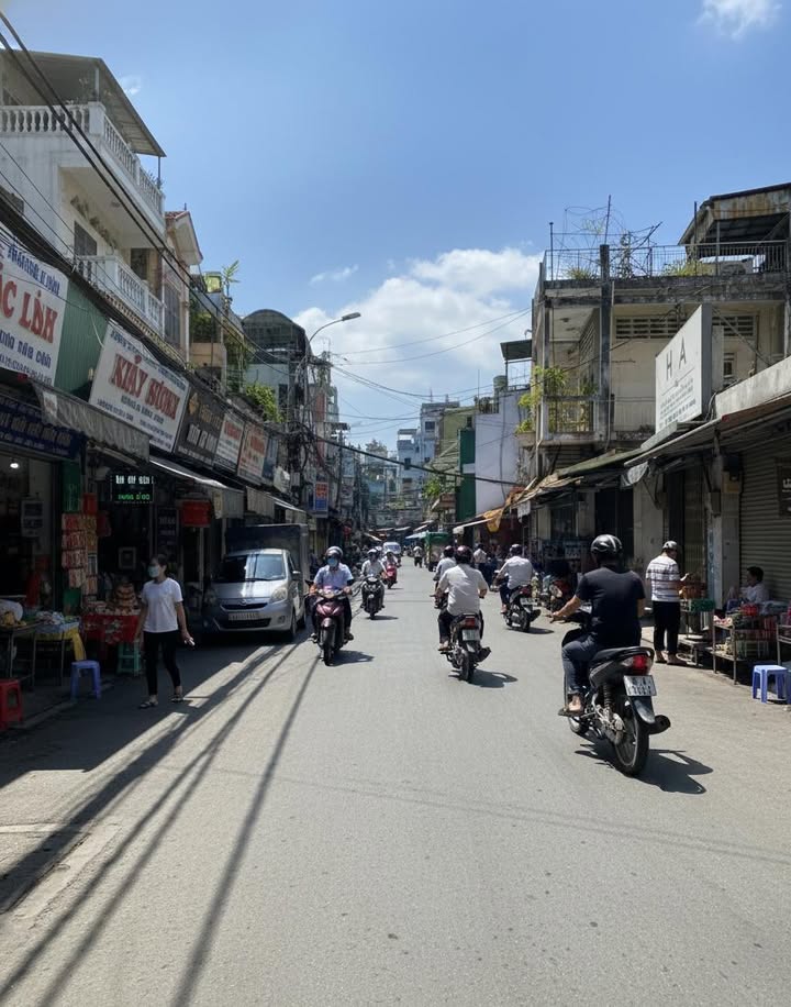 Mặt bằng KD sầm uất Trần Hữu Trang, Phú Nhuận - 40m², 15tr/tháng