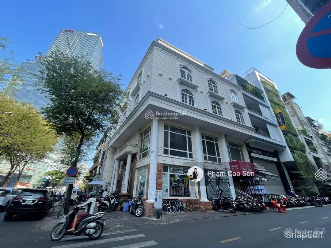 Cho thuê tòa nhà góc 2 mặt tiền Quận 1 300m² - Vị trí đắc địa kinh doanh