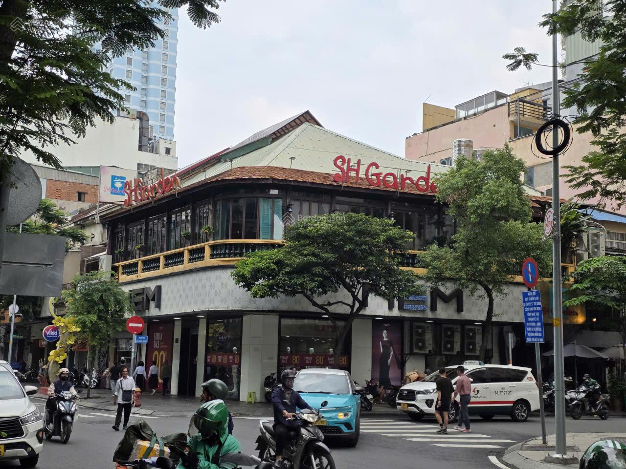 Cho thuê nhà 2 mặt tiền Đồng Khởi, Q1 - 400m² kinh doanh sầm uất