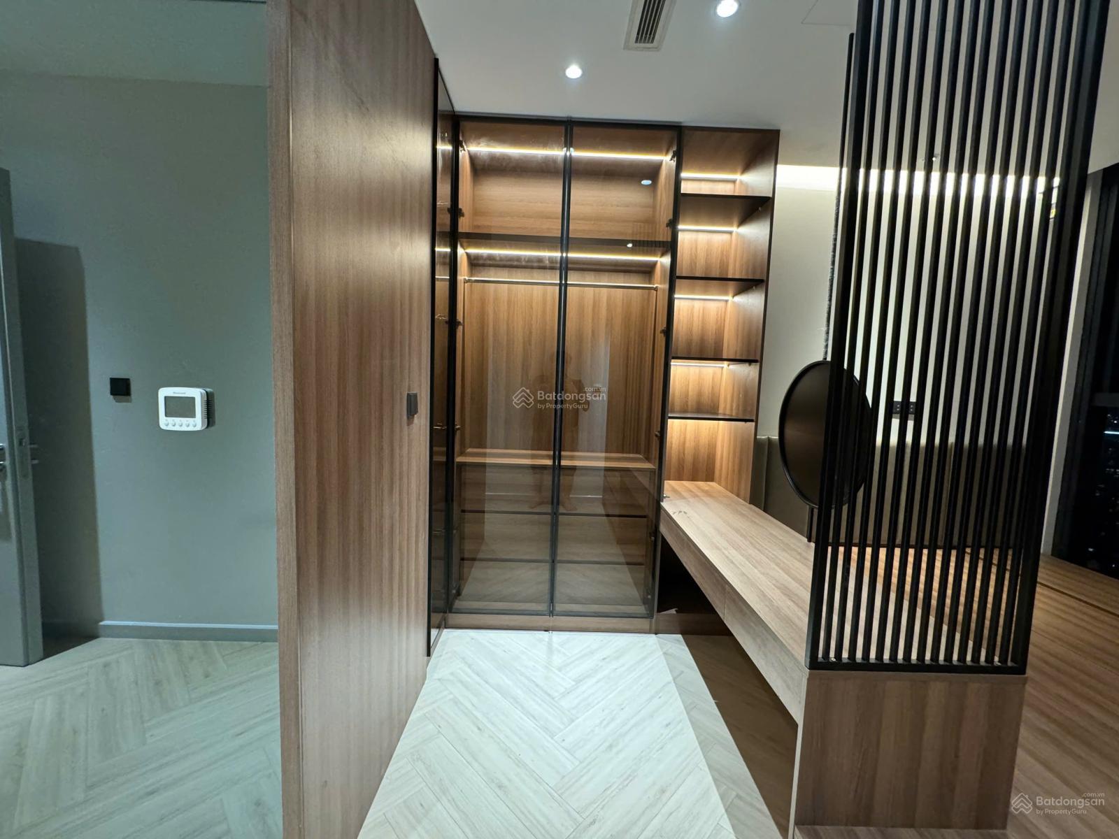 Cho thuê căn hộ Vinhomes Golden River Q1, 80m2, Full nội thất, 47 triệu