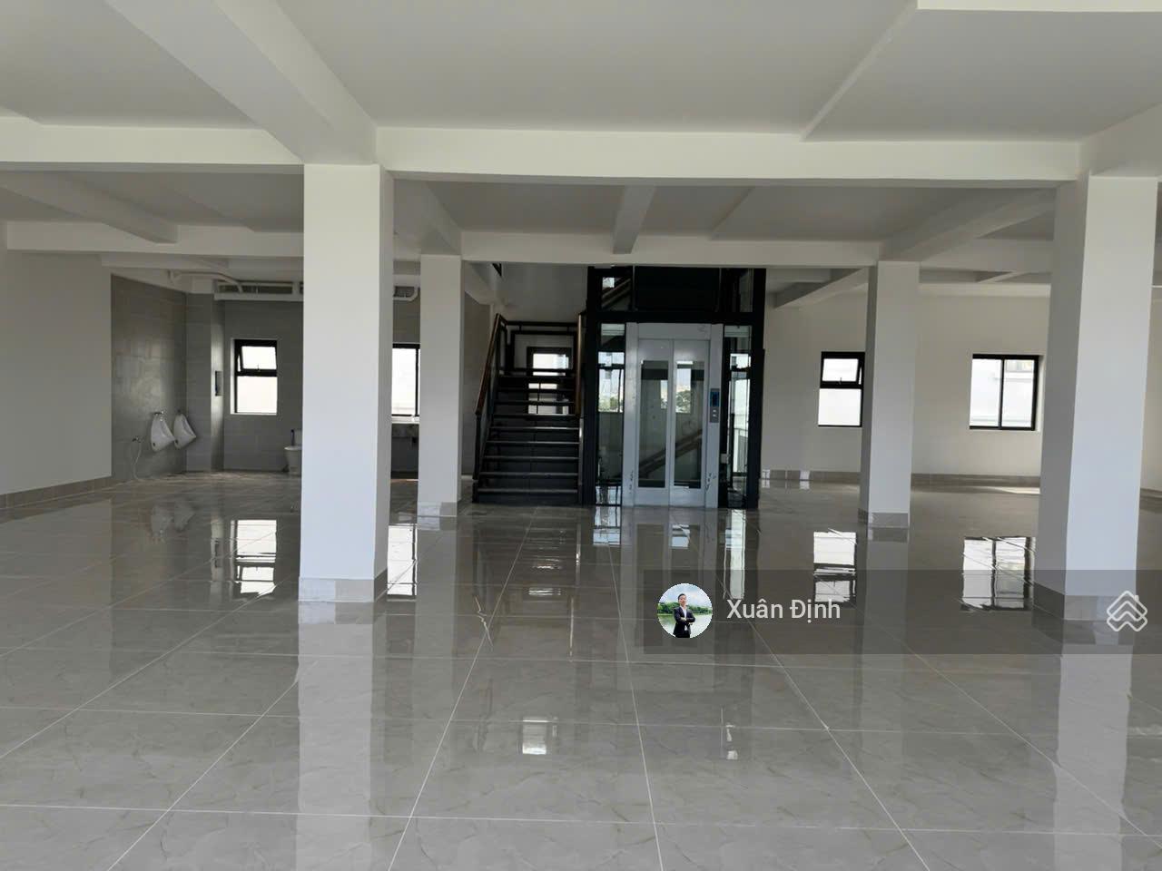 Cho thuê Shophouse mặt tiền Song Hành Lakeview City - 1000m² sàn, 210 triệu/tháng