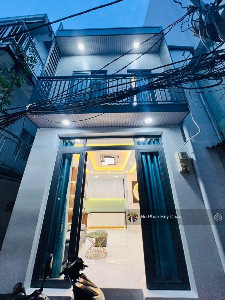 Nhà phố Q7 25m² giá 3.79 tỷ - Căn góc hẻm xe hơi sẵn sàng ở ngay!