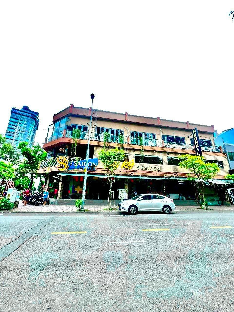 Nhà Phố Phạm Ngũ Lão, Q1 - 300m² - Mặt tiền kinh doanh đắc địa!