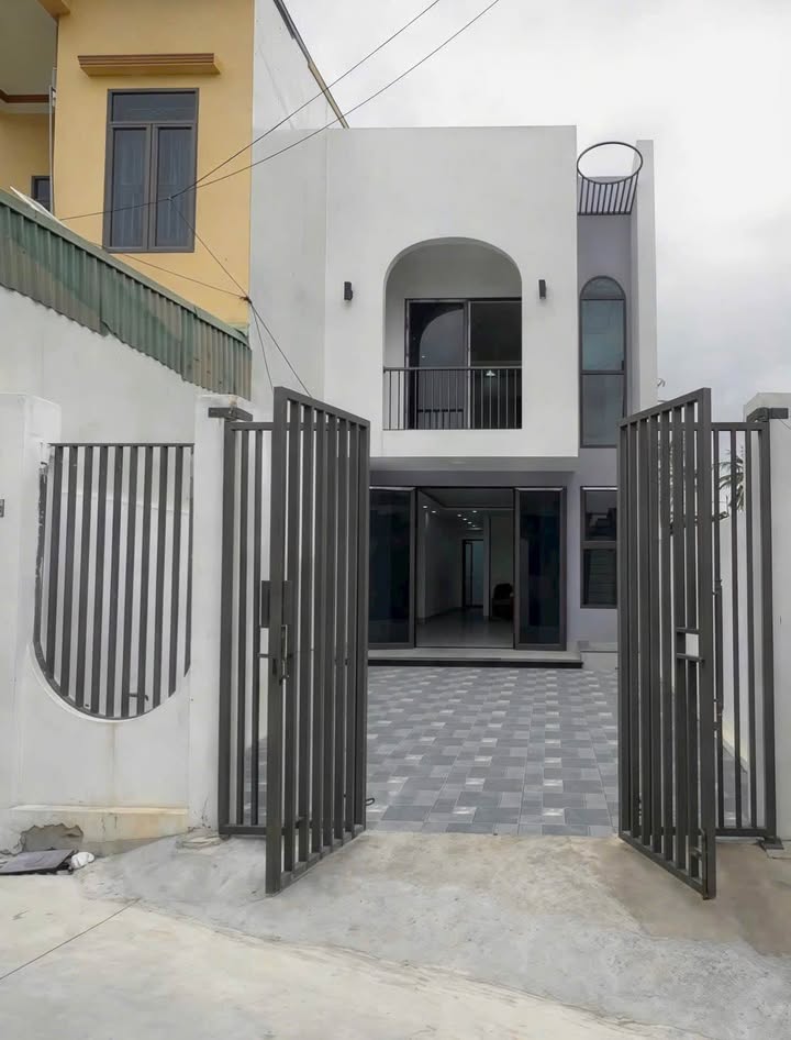 Nhà 97m² Quảng Thịnh - 2.3 Tỷ - Ô tô Ngủ Trong Nhà