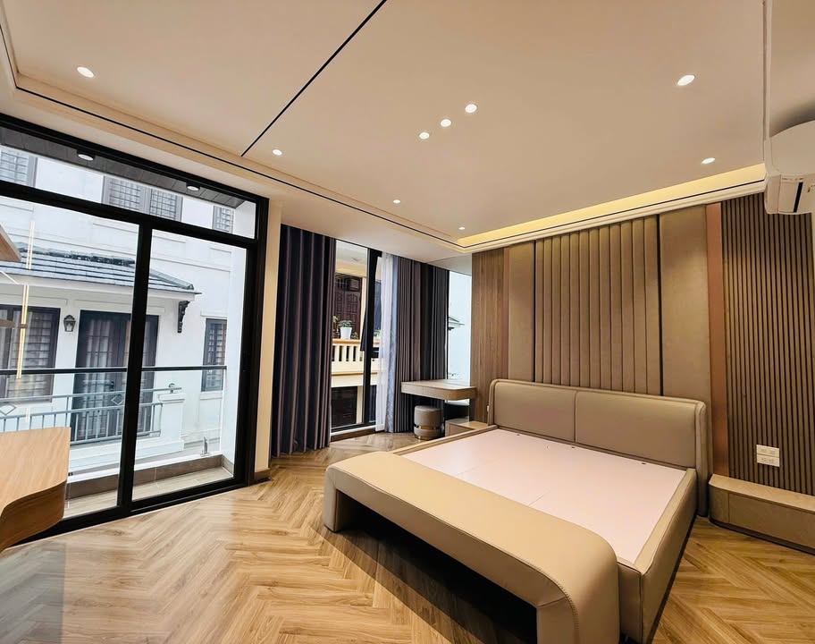 Bán nhà Đội Cấn Ba Đình 51m² - 7 tầng thang máy - Ô tô vào nhà