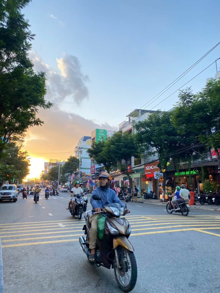 Nhà Mặt Tiền Trần Khánh Dư Đà Nẵng - Kề Góc Kinh Doanh, Nở Hậu 110m² - Giá 16.x Tỷ