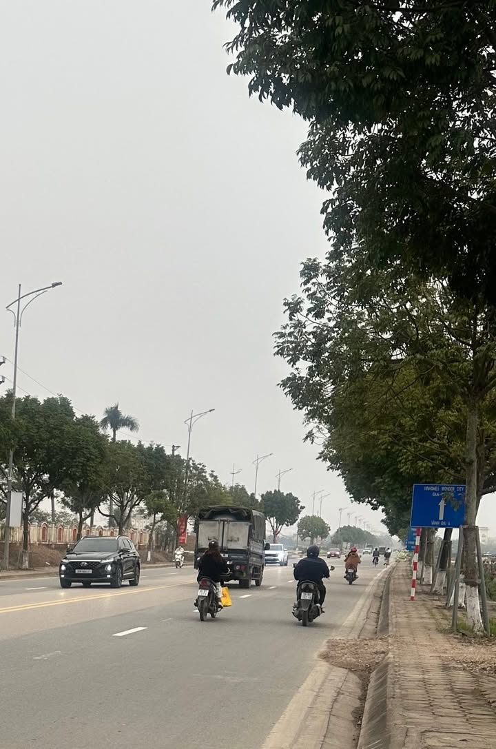 Nhà 6 Tầng Thang Máy Thị Trấn Phùng, 66m² - Giá 1X Tỷ