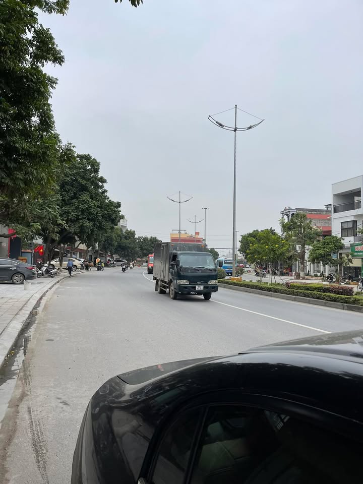 Nhà Mặt Tiền Kinh Doanh TP Hưng Yên - 70m² Sổ Đỏ - Giá 6 Tỷ