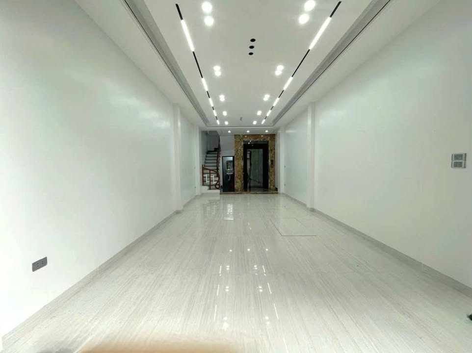 Bán nhà Phố Trạm Long Biên 51m² 8 tầng - Ô tô vào tận nhà!