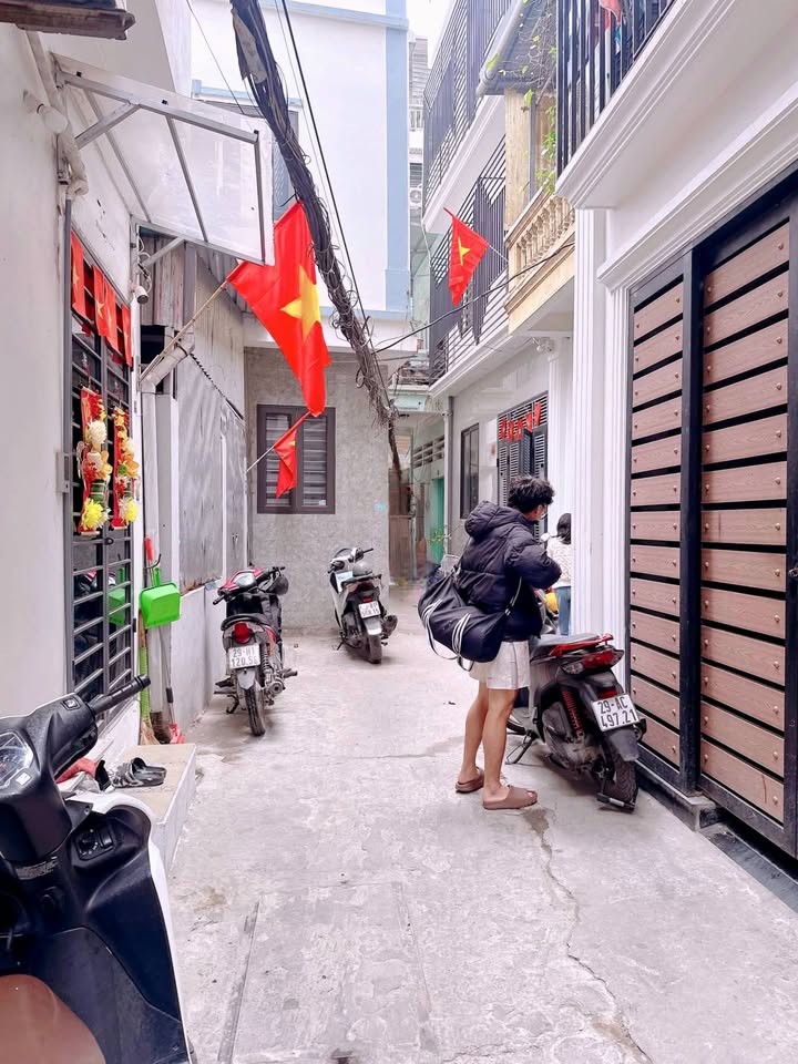 Bán đất tặng nhà Ngõ Chợ Khâm Thiên 81m² giá 13.5 tỷ - Vị trí đẹp!