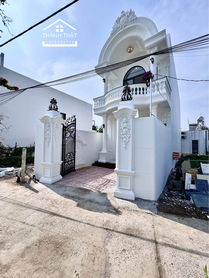 Bán Nhà Phố Tân Cổ Điển Mỹ Tho 100m² - Vị Trí Đẹp Giá Tốt