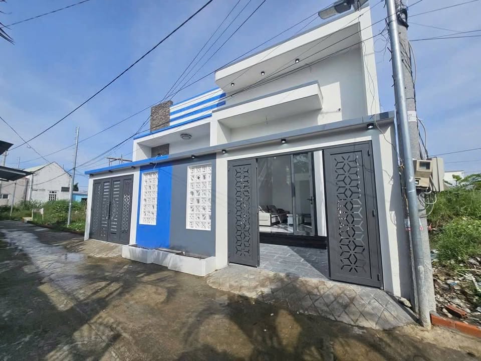 Nhà 2MT 120m² 3PN Hẻm Xe Hơi Châu Đốc - Giá 1.95 Tỷ