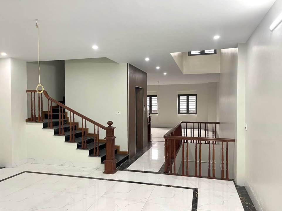 Nhà 5 Tầng Mặt Tiền Ngô Quyền, Lào Cai - Kinh Doanh Đỉnh Cao, 121m²