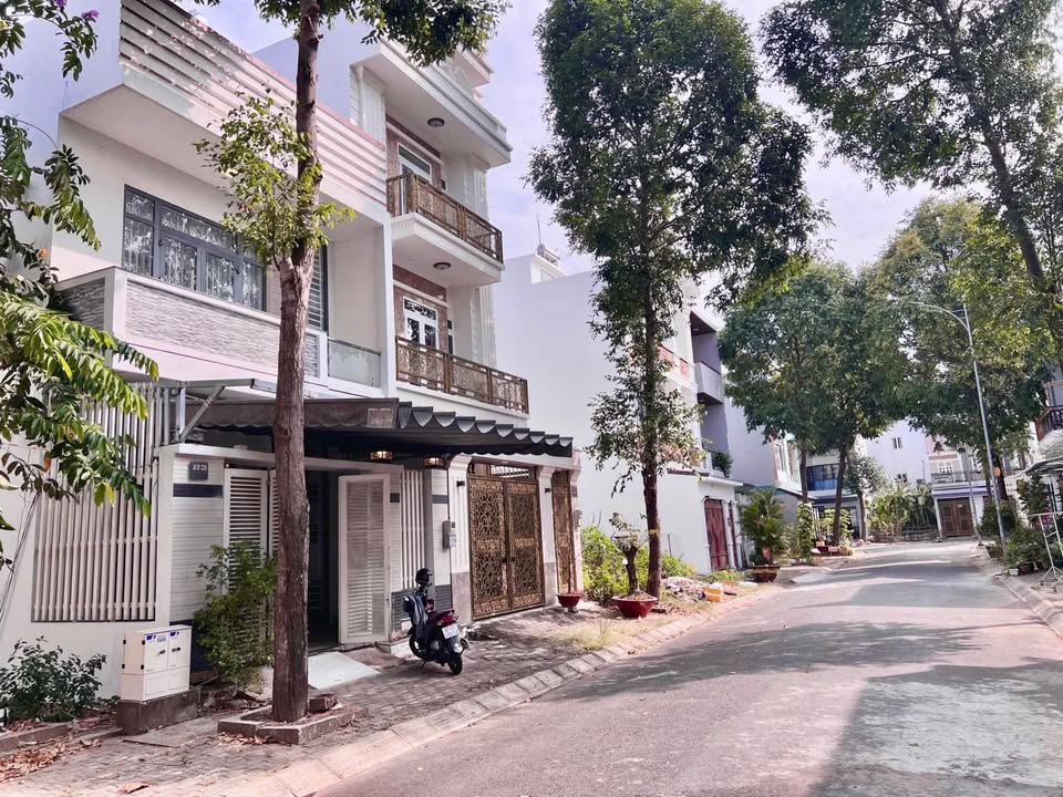 Cho thuê nhà 1 trệt 1 lầu, 3PN đường số 10 KDC Nam Long, Cần Thơ - 10 triệu/tháng