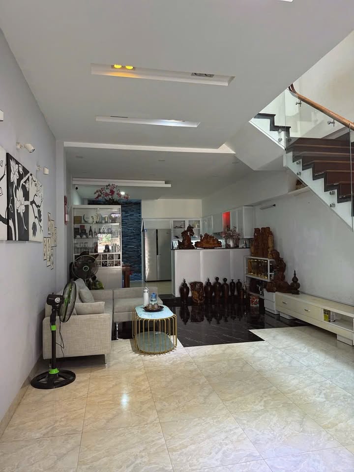 Nhà riêng Buôn Ma Thuột 102m² - Ô tô vào tận nhà, 3 mê kiên cố!