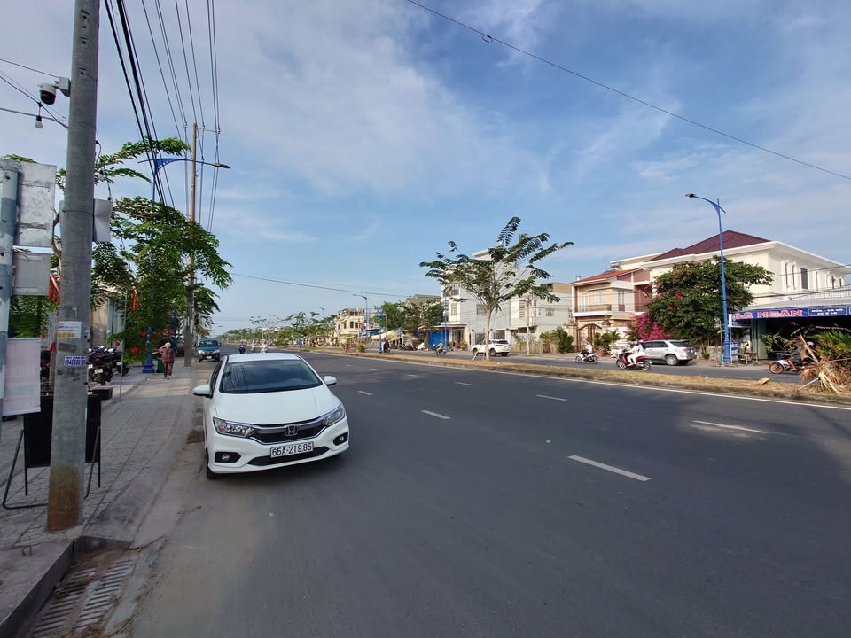 Nhà Phố Cần Thơ 37m² giá 2 tỷ - Mặt Tiền Kinh Doanh, Lộ 40M!