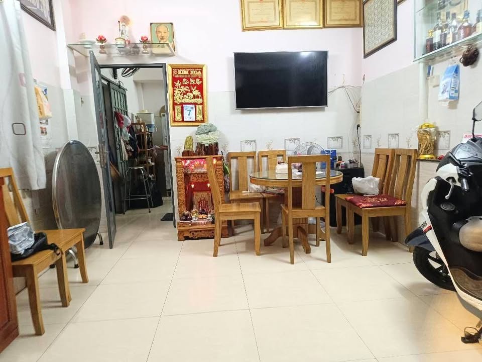 Nhà Riêng Hẻm Bông Sao Q.8 40m² 4.5 Tỷ - Ô Tô Vào Tận Nhà!